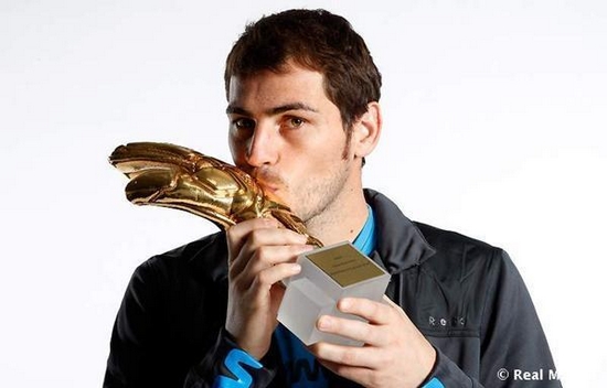 Iker Casillas with golden glove fifa world cup awards