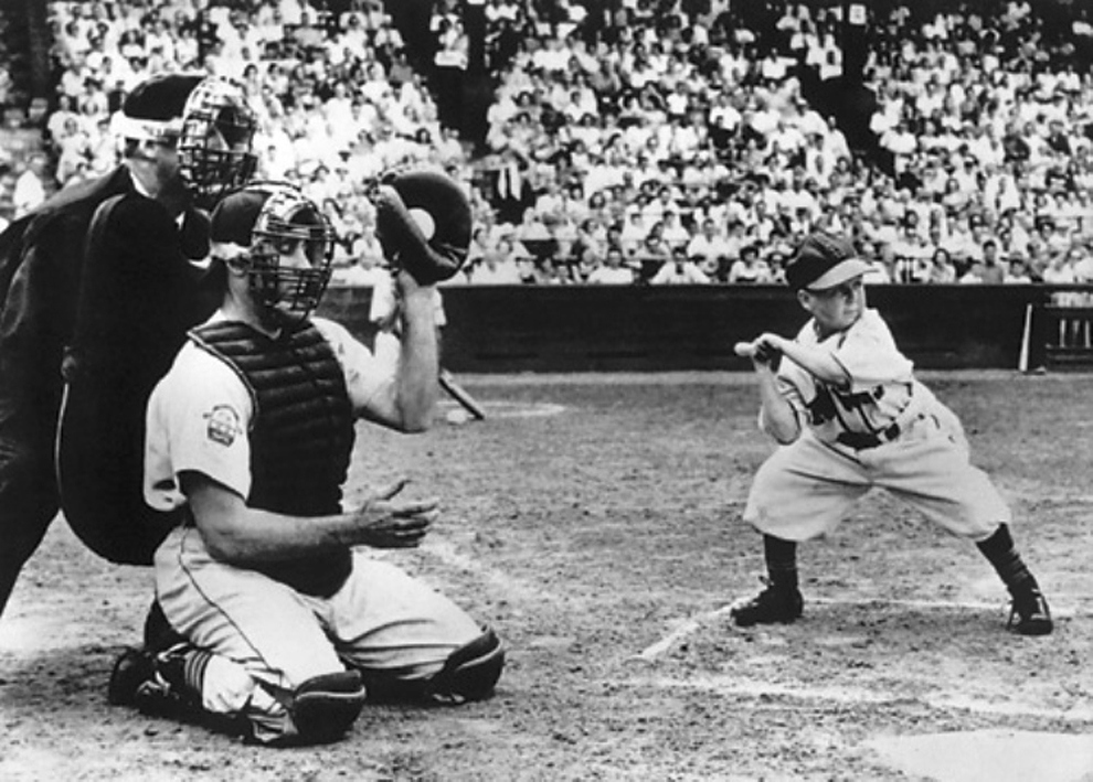 Most Iconic Sports Photos Eddie Gaedel Becomes The Only Little Person To Play Major League Baseball