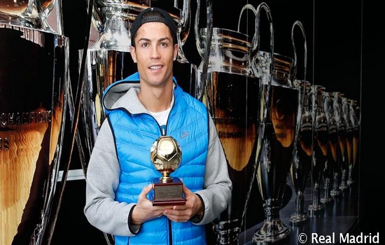 Cristiano Ronaldo Awards World's Top Goal scorer 2013 